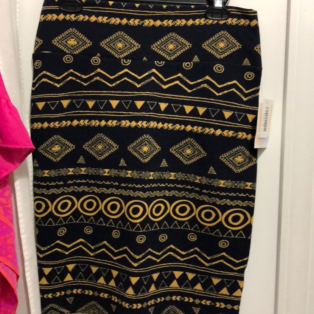 Size medium LuLaRoe Cassie skirt
